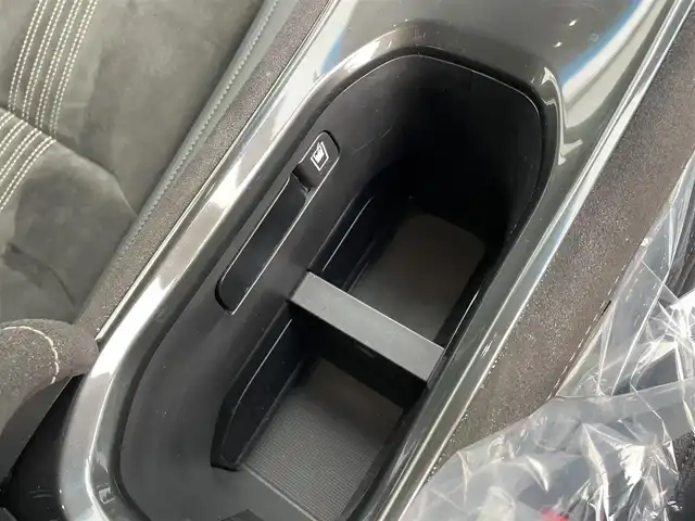 ホンダ ヴェゼル ハイブリッド RS ホンダセンシング 石川県 2018(平30)年 6.4万km 黒 社外メモリーナビ/社外CD/DVD/フルセグTV/バックカメラ/LEDヘッドライト/ほんんだセンシング/レーダークルーズ/ETC/スタッドレス積み込み/スマートキー/プッシュスタート/電動ミラー/シートヒーター/純正アルミホイール/コーナーセンサー/オートライト/オートエアコン