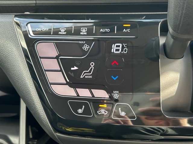 三菱 ｅＫクロス G プラスエディション 千葉県 2021(令3)年 2.8万km サファイアブルーメタリック 純正9インチナビ/フルセグTV/Bluetooth/CD/DVD/バックカメラ/全方位カメラ/ドライブレコーダー/オートライト/LEDヘッドライト/プッシュスタートボタン/前席ヒートシーター/衝突被害軽減ブレーキ/車線逸脱警報/標識認識機能/横滑り防止装置/先行車発進お知らせ/ふらつき警報/ダウンヒルアシストコントロール/スペアキー×１/純正15インチアルミホイール/純正フロアマット