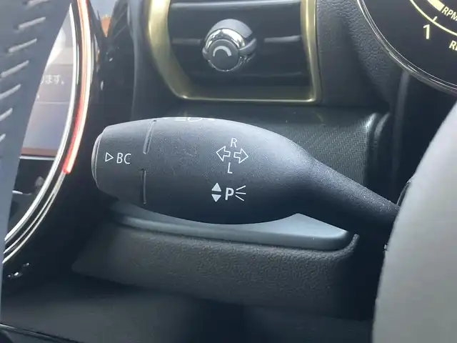 ＭＩＮＩ ＢＭＷ ミニ クラブマン クーパーD アントールドED 熊本県 2023(令5)年 1万km 黒 ・スマートキー/・プッシュスタート/・インテリジェントセーフティ/・PDC自動起動/・パーキングアシスト/・クルースコントロール/・グレー革スポーツシート/・前席シートヒーター /・純正ディスプレイオーディオ/　【Bluetooth・USB・AppleCarPlay】/・バックカメラ/・ETC/・ドライブレコーダー(前後録画)/・LEDヘッドランプ/・LEDフォグランプ/・UKテール/・純正マット