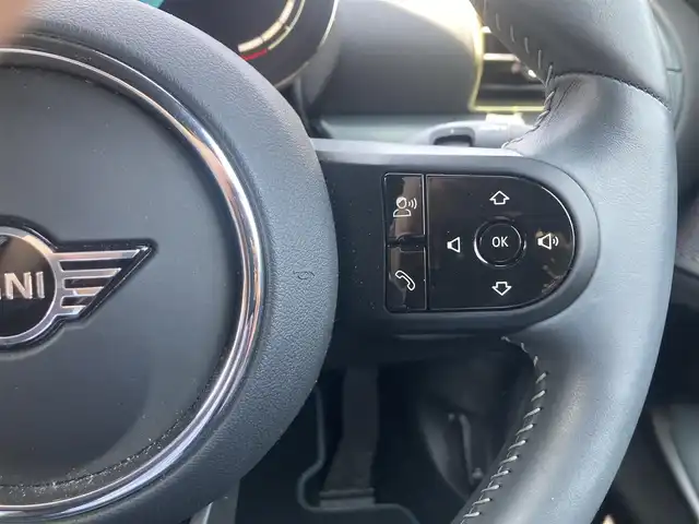 ＭＩＮＩ ＢＭＷ ミニ クラブマン クーパーD アントールドED 熊本県 2023(令5)年 1万km 黒 ・スマートキー/・プッシュスタート/・インテリジェントセーフティ/・PDC自動起動/・パーキングアシスト/・クルースコントロール/・グレー革スポーツシート/・前席シートヒーター /・純正ディスプレイオーディオ/　【Bluetooth・USB・AppleCarPlay】/・バックカメラ/・ETC/・ドライブレコーダー(前後録画)/・LEDヘッドランプ/・LEDフォグランプ/・UKテール/・純正マット