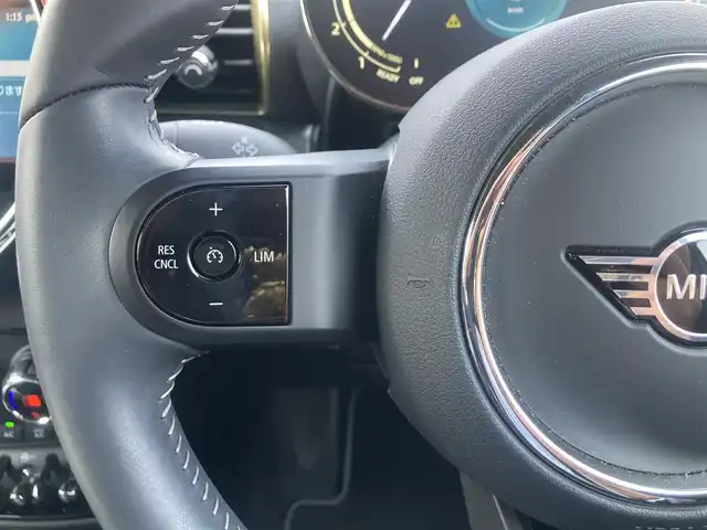 ＭＩＮＩ ＢＭＷ ミニ クラブマン クーパーD アントールドED 熊本県 2023(令5)年 1万km 黒 ・スマートキー/・プッシュスタート/・インテリジェントセーフティ/・PDC自動起動/・パーキングアシスト/・クルースコントロール/・グレー革スポーツシート/・前席シートヒーター /・純正ディスプレイオーディオ/　【Bluetooth・USB・AppleCarPlay】/・バックカメラ/・ETC/・ドライブレコーダー(前後録画)/・LEDヘッドランプ/・LEDフォグランプ/・UKテール/・純正マット