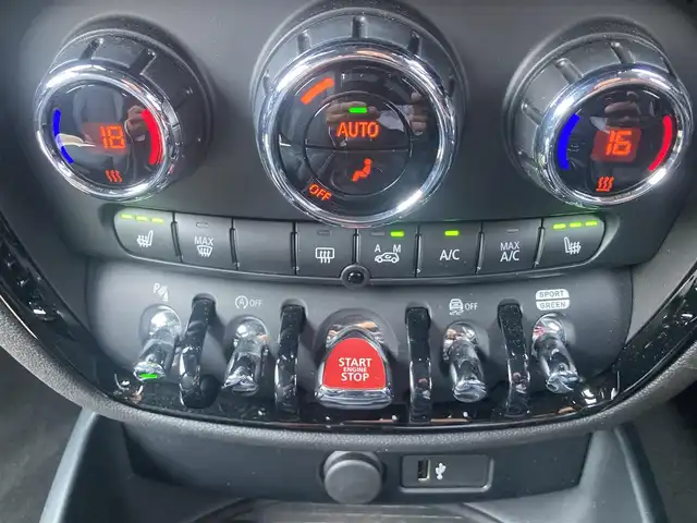ＭＩＮＩ ＢＭＷ ミニ クラブマン クーパーD アントールドED 熊本県 2023(令5)年 1万km 黒 ・スマートキー/・プッシュスタート/・インテリジェントセーフティ/・PDC自動起動/・パーキングアシスト/・クルースコントロール/・グレー革スポーツシート/・前席シートヒーター /・純正ディスプレイオーディオ/　【Bluetooth・USB・AppleCarPlay】/・バックカメラ/・ETC/・ドライブレコーダー(前後録画)/・LEDヘッドランプ/・LEDフォグランプ/・UKテール/・純正マット