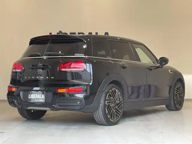 ＭＩＮＩ ＢＭＷ ミニ クラブマン クーパーD アントールドED 熊本県 2023(令5)年 1万km 黒 ・スマートキー/・プッシュスタート/・インテリジェントセーフティ/・PDC自動起動/・パーキングアシスト/・クルースコントロール/・グレー革スポーツシート/・前席シートヒーター /・純正ディスプレイオーディオ/　【Bluetooth・USB・AppleCarPlay】/・バックカメラ/・ETC/・ドライブレコーダー(前後録画)/・LEDヘッドランプ/・LEDフォグランプ/・UKテール/・純正マット