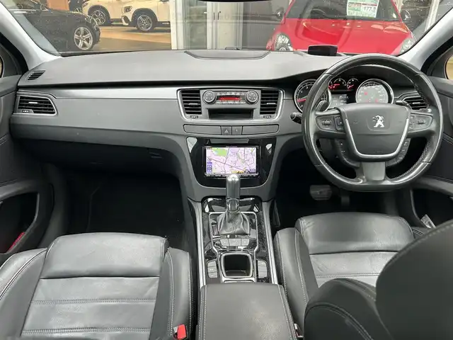 プジョー ５０８ SWグリフ 大阪府 2011(平23)年 6.6万km 黒 ガラスルーフ/HUD/黒革/パワーシート/シートヒーター/ナビ/TV/バックカメラ/純正17インチAW/HIDヘッドライト/クリアランスソナー/電動リアゲート/ETC