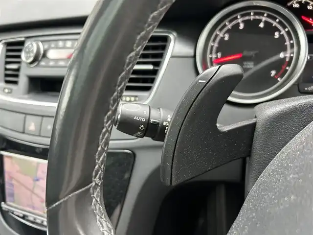 プジョー ５０８ SWグリフ 大阪府 2011(平23)年 6.6万km 黒 ガラスルーフ/HUD/黒革/パワーシート/シートヒーター/ナビ/TV/バックカメラ/純正17インチAW/HIDヘッドライト/クリアランスソナー/電動リアゲート/ETC