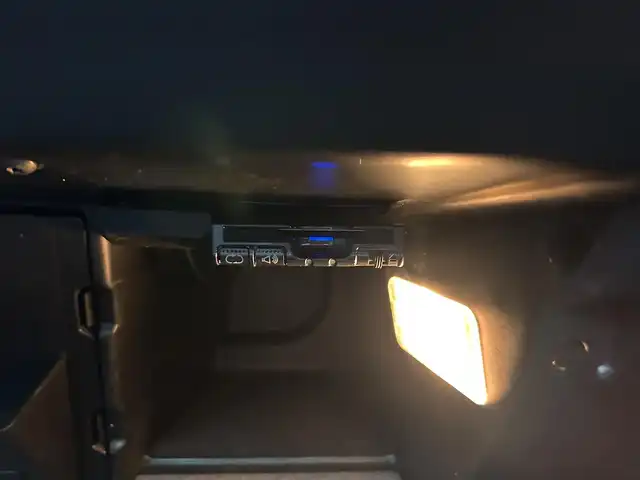 プジョー ５０８ SWグリフ 大阪府 2011(平23)年 6.6万km 黒 ガラスルーフ/HUD/黒革/パワーシート/シートヒーター/ナビ/TV/バックカメラ/純正17インチAW/HIDヘッドライト/クリアランスソナー/電動リアゲート/ETC