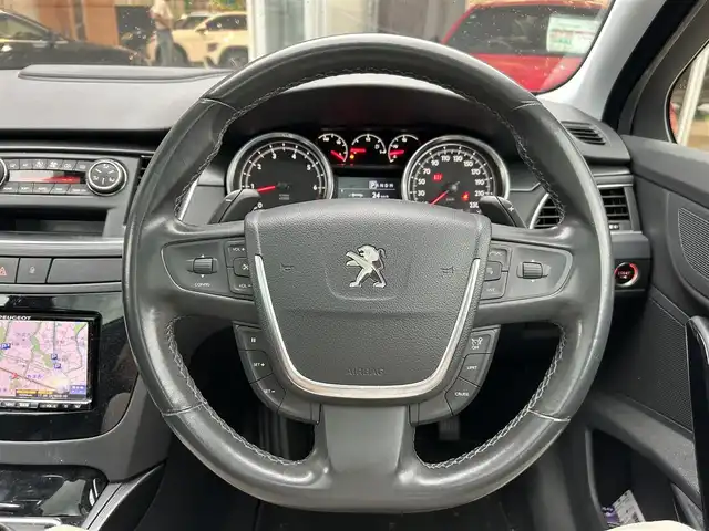 プジョー ５０８ SWグリフ 大阪府 2011(平23)年 6.6万km 黒 ガラスルーフ/HUD/黒革/パワーシート/シートヒーター/ナビ/TV/バックカメラ/純正17インチAW/HIDヘッドライト/クリアランスソナー/電動リアゲート/ETC
