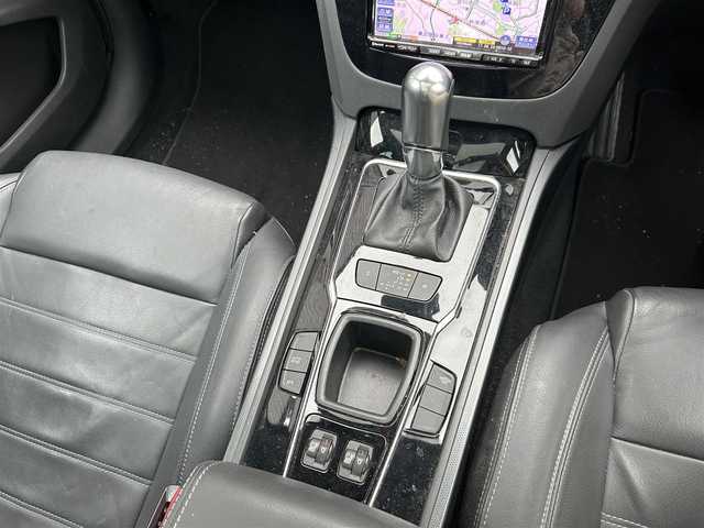 プジョー ５０８ SWグリフ 大阪府 2011(平23)年 6.6万km 黒 ガラスルーフ/HUD/黒革/パワーシート/シートヒーター/ナビ/TV/バックカメラ/純正17インチAW/HIDヘッドライト/クリアランスソナー/電動リアゲート/ETC