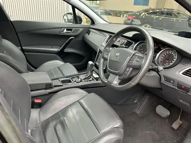 プジョー ５０８ SWグリフ 大阪府 2011(平23)年 6.6万km 黒 ガラスルーフ/HUD/黒革/パワーシート/シートヒーター/ナビ/TV/バックカメラ/純正17インチAW/HIDヘッドライト/クリアランスソナー/電動リアゲート/ETC