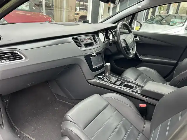プジョー ５０８ SWグリフ 大阪府 2011(平23)年 6.6万km 黒 ガラスルーフ/HUD/黒革/パワーシート/シートヒーター/ナビ/TV/バックカメラ/純正17インチAW/HIDヘッドライト/クリアランスソナー/電動リアゲート/ETC