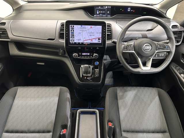 日産 セレナ e－パワー ハイウェイスター V 愛媛県 2022(令4)年 2.3万km アズライトブルー ・１０型ナビ（フルセグＴＶ・ＢＴ・ＣＤ・ＤＶＤ・ＦＭ・ＡＭ・ＳＤ）/・全方位カメラ　/・１１型後席液晶　/・前後ドラレコ　/・ＥＴＣ　/・プロパイロット　/・レーンキープアシスト　/・衝突軽減ブレーキ　/・レーダークルーズコントロール/・両側電動ドア/・デジタルインナーミラー