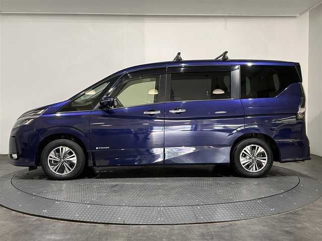 日産 セレナ e－パワー ハイウェイスター V 愛媛県 2022(令4)年 2.3万km アズライトブルー ・１０型ナビ（フルセグＴＶ・ＢＴ・ＣＤ・ＤＶＤ・ＦＭ・ＡＭ・ＳＤ）/・全方位カメラ　/・１１型後席液晶　/・前後ドラレコ　/・ＥＴＣ　/・プロパイロット　/・レーンキープアシスト　/・衝突軽減ブレーキ　/・レーダークルーズコントロール/・両側電動ドア/・デジタルインナーミラー