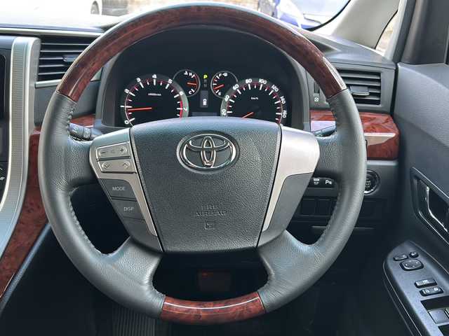 トヨタ ヴェルファイア 2．4Z プラチナセレクションⅡ 埼玉県 2011(平23)年 8.2万km ホワイトパールクリスタルシャイン (株)IDOMが運営する【じしゃロン熊谷店】の自社ローン専用車両になりますこちらは現金またはオートローンご利用時の価格です。自社ローンご希望の方は別途その旨お申付け下さい/社外ナビ　CN-HDS625D/　CD/DVD/ワンセグ/両側パワースライドドア/パワーバックドア/バックカメラ/ビルトインETC/純正フロアマット/純正18インチAW/スマートキー/プッシュスタート
