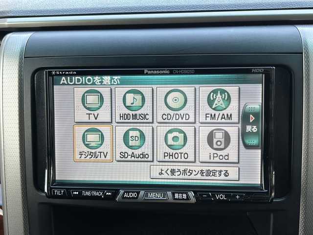 トヨタ ヴェルファイア 2．4Z プラチナセレクションⅡ 埼玉県 2011(平23)年 8.2万km ホワイトパールクリスタルシャイン (株)IDOMが運営する【じしゃロン熊谷店】の自社ローン専用車両になりますこちらは現金またはオートローンご利用時の価格です。自社ローンご希望の方は別途その旨お申付け下さい/社外ナビ　CN-HDS625D/　CD/DVD/ワンセグ/両側パワースライドドア/パワーバックドア/バックカメラ/ビルトインETC/純正フロアマット/純正18インチAW/スマートキー/プッシュスタート