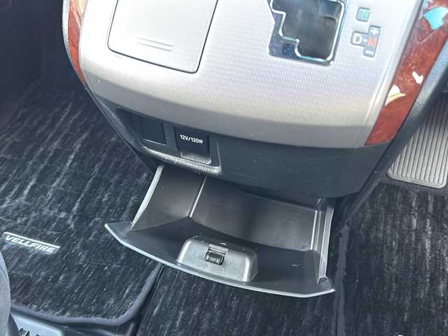 トヨタ ヴェルファイア 2．4Z プラチナセレクションⅡ 埼玉県 2011(平23)年 8.2万km ホワイトパールクリスタルシャイン (株)IDOMが運営する【じしゃロン熊谷店】の自社ローン専用車両になりますこちらは現金またはオートローンご利用時の価格です。自社ローンご希望の方は別途その旨お申付け下さい/社外ナビ　CN-HDS625D/　CD/DVD/ワンセグ/両側パワースライドドア/パワーバックドア/バックカメラ/ビルトインETC/純正フロアマット/純正18インチAW/スマートキー/プッシュスタート