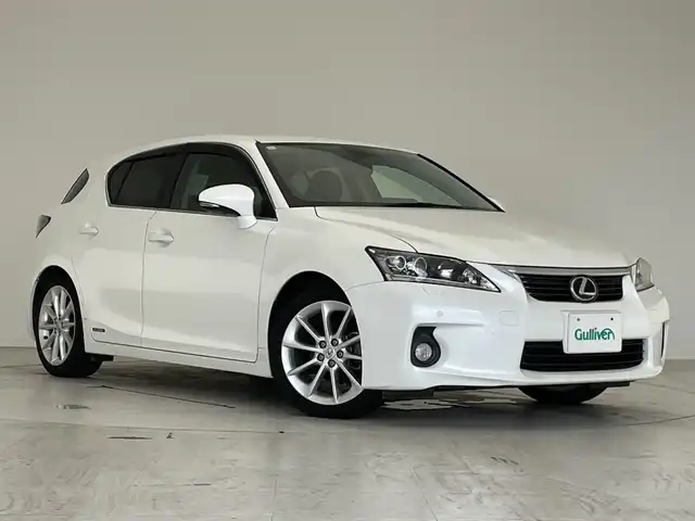 レクサス ＣＴ 200h バージョンC 愛知県 2013(平25)年 6.5万km ホワイトパールクリスタルシャイン 純正ナビ/バックカメラ/コーナーセンサー/パドルシフト/ドライブレコーダー/電動コーナーポール/純正アルミホイール/ステアリングスイッチ/スマートキー/プッシュスタート