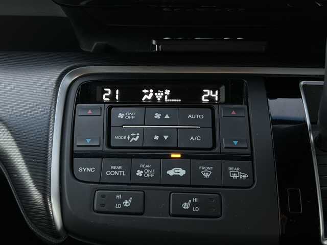 ホンダ ステップワゴン 愛媛県 2019(令1)年 8.8万km プラチナホワイトパール ホンダセンシング/フリップダウンモニター/SDナビ/BT/CD/DVD/フルセグTV/ハーフレザーシート/衝突被害軽減システム/両側パワースライドドア/バックカメラ/追従クルコン/パドルシフト/純正フロアマット/純正アルミホイール/スマートキー/WAC/LEDヘッドライト/オートライト