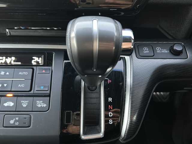 ホンダ ステップワゴン 愛媛県 2019(令1)年 8.8万km プラチナホワイトパール ホンダセンシング/フリップダウンモニター/SDナビ/BT/CD/DVD/フルセグTV/ハーフレザーシート/衝突被害軽減システム/両側パワースライドドア/バックカメラ/追従クルコン/パドルシフト/純正フロアマット/純正アルミホイール/スマートキー/WAC/LEDヘッドライト/オートライト