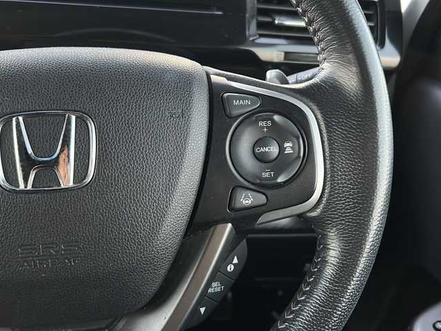 ホンダ ステップワゴン 愛媛県 2019(令1)年 8.8万km プラチナホワイトパール ホンダセンシング/フリップダウンモニター/SDナビ/BT/CD/DVD/フルセグTV/ハーフレザーシート/衝突被害軽減システム/両側パワースライドドア/バックカメラ/追従クルコン/パドルシフト/純正フロアマット/純正アルミホイール/スマートキー/WAC/LEDヘッドライト/オートライト