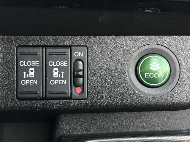 ホンダ ステップワゴン 愛媛県 2019(令1)年 8.8万km プラチナホワイトパール ホンダセンシング/フリップダウンモニター/SDナビ/BT/CD/DVD/フルセグTV/ハーフレザーシート/衝突被害軽減システム/両側パワースライドドア/バックカメラ/追従クルコン/パドルシフト/純正フロアマット/純正アルミホイール/スマートキー/WAC/LEDヘッドライト/オートライト