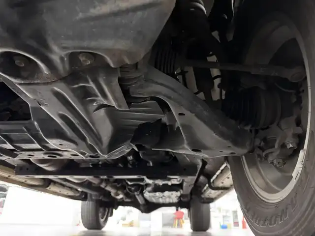 トヨタ ハイラックス Z ブラックラリーエディション 三重県 2019(平31)年 6.2万km スーパーホワイトⅡ ディーゼル・ターボ/パートタイム4WD/MTモード付フロア6AT/純正 7インチナビ NSZT-W68T/（AM/FM/CD/DVD/TV/SD/SDREC/Bluetooth）/バックガイドモニター/ETC2.0/Toyota Safety Sense/●プリクラッシュセーフティ/●レーンディパーチャーアラート/・ダウンヒルアシストコントロール［DAC］/・ヒルスタートアシストコントロール［HAC］/・EBD（電子制動力配分制御）付ABS＆ブレーキアシスト/・VSC＆TRC/・緊急ブレーキシグナル/装備/●【DOP】ユーティリティパッケージB/●ソフトトノカバー/●ベッドライナー/・クルーズコントロール/・オートエアコン/・プッシュスタート/・オートライト/・LEDヘッドランプ/・フロント＆リヤフォグランプ/・ブラックラリーED専用 18inAW（ブラック塗装）＋ホワイトレタータイヤ/・スマートキーx2、リモコンエンジンスターターx1/・純正フロントグリルあり/・保/取
