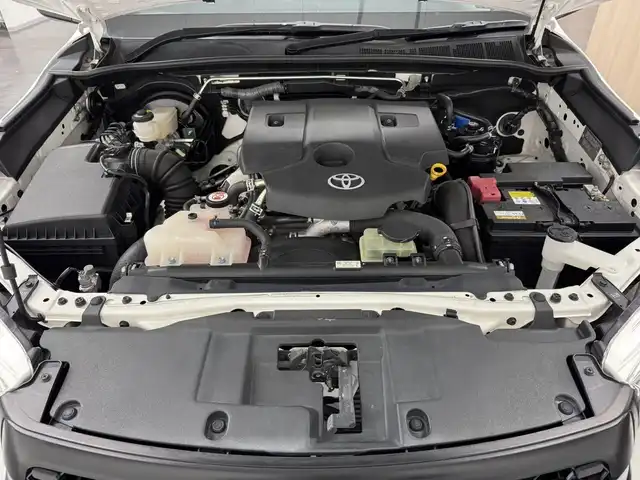 トヨタ ハイラックス Z ブラックラリーエディション 三重県 2019(平31)年 6.2万km スーパーホワイトⅡ ディーゼル・ターボ/パートタイム4WD/MTモード付フロア6AT/純正 7インチナビ NSZT-W68T/（AM/FM/CD/DVD/TV/SD/SDREC/Bluetooth）/バックガイドモニター/ETC2.0/Toyota Safety Sense/●プリクラッシュセーフティ/●レーンディパーチャーアラート/・ダウンヒルアシストコントロール［DAC］/・ヒルスタートアシストコントロール［HAC］/・EBD（電子制動力配分制御）付ABS＆ブレーキアシスト/・VSC＆TRC/・緊急ブレーキシグナル/装備/●【DOP】ユーティリティパッケージB/●ソフトトノカバー/●ベッドライナー/・クルーズコントロール/・オートエアコン/・プッシュスタート/・オートライト/・LEDヘッドランプ/・フロント＆リヤフォグランプ/・ブラックラリーED専用 18inAW（ブラック塗装）＋ホワイトレタータイヤ/・スマートキーx2、リモコンエンジンスターターx1/・純正フロントグリルあり/・保/取