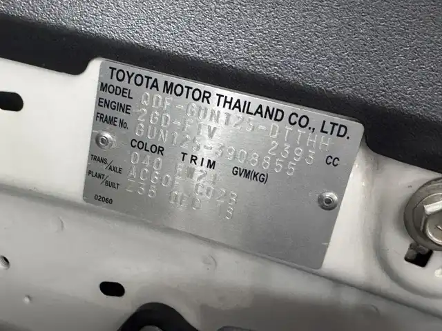 トヨタ ハイラックス Z ブラックラリーエディション 三重県 2019(平31)年 6.2万km スーパーホワイトⅡ ディーゼル・ターボ/パートタイム4WD/MTモード付フロア6AT/純正 7インチナビ NSZT-W68T/（AM/FM/CD/DVD/TV/SD/SDREC/Bluetooth）/バックガイドモニター/ETC2.0/Toyota Safety Sense/●プリクラッシュセーフティ/●レーンディパーチャーアラート/・ダウンヒルアシストコントロール［DAC］/・ヒルスタートアシストコントロール［HAC］/・EBD（電子制動力配分制御）付ABS＆ブレーキアシスト/・VSC＆TRC/・緊急ブレーキシグナル/装備/●【DOP】ユーティリティパッケージB/●ソフトトノカバー/●ベッドライナー/・クルーズコントロール/・オートエアコン/・プッシュスタート/・オートライト/・LEDヘッドランプ/・フロント＆リヤフォグランプ/・ブラックラリーED専用 18inAW（ブラック塗装）＋ホワイトレタータイヤ/・スマートキーx2、リモコンエンジンスターターx1/・純正フロントグリルあり/・保/取