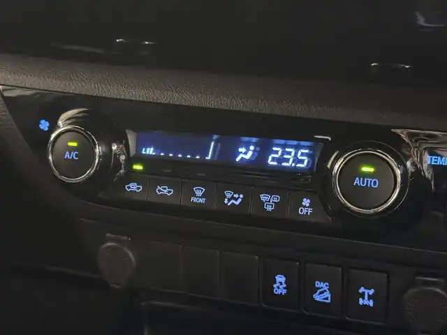 トヨタ ハイラックス Z ブラックラリーエディション 三重県 2019(平31)年 6.2万km スーパーホワイトⅡ ディーゼル・ターボ/パートタイム4WD/MTモード付フロア6AT/純正 7インチナビ NSZT-W68T/（AM/FM/CD/DVD/TV/SD/SDREC/Bluetooth）/バックガイドモニター/ETC2.0/Toyota Safety Sense/●プリクラッシュセーフティ/●レーンディパーチャーアラート/・ダウンヒルアシストコントロール［DAC］/・ヒルスタートアシストコントロール［HAC］/・EBD（電子制動力配分制御）付ABS＆ブレーキアシスト/・VSC＆TRC/・緊急ブレーキシグナル/装備/●【DOP】ユーティリティパッケージB/●ソフトトノカバー/●ベッドライナー/・クルーズコントロール/・オートエアコン/・プッシュスタート/・オートライト/・LEDヘッドランプ/・フロント＆リヤフォグランプ/・ブラックラリーED専用 18inAW（ブラック塗装）＋ホワイトレタータイヤ/・スマートキーx2、リモコンエンジンスターターx1/・純正フロントグリルあり/・保/取