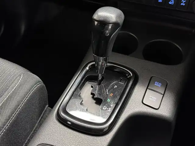 トヨタ ハイラックス Z ブラックラリーエディション 三重県 2019(平31)年 6.2万km スーパーホワイトⅡ ディーゼル・ターボ/パートタイム4WD/MTモード付フロア6AT/純正 7インチナビ NSZT-W68T/（AM/FM/CD/DVD/TV/SD/SDREC/Bluetooth）/バックガイドモニター/ETC2.0/Toyota Safety Sense/●プリクラッシュセーフティ/●レーンディパーチャーアラート/・ダウンヒルアシストコントロール［DAC］/・ヒルスタートアシストコントロール［HAC］/・EBD（電子制動力配分制御）付ABS＆ブレーキアシスト/・VSC＆TRC/・緊急ブレーキシグナル/装備/●【DOP】ユーティリティパッケージB/●ソフトトノカバー/●ベッドライナー/・クルーズコントロール/・オートエアコン/・プッシュスタート/・オートライト/・LEDヘッドランプ/・フロント＆リヤフォグランプ/・ブラックラリーED専用 18inAW（ブラック塗装）＋ホワイトレタータイヤ/・スマートキーx2、リモコンエンジンスターターx1/・純正フロントグリルあり/・保/取