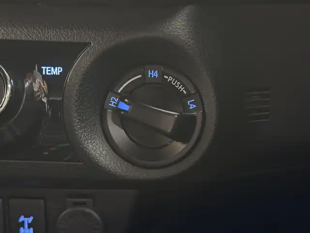 トヨタ ハイラックス Z ブラックラリーエディション 三重県 2019(平31)年 6.2万km スーパーホワイトⅡ ディーゼル・ターボ/パートタイム4WD/MTモード付フロア6AT/純正 7インチナビ NSZT-W68T/（AM/FM/CD/DVD/TV/SD/SDREC/Bluetooth）/バックガイドモニター/ETC2.0/Toyota Safety Sense/●プリクラッシュセーフティ/●レーンディパーチャーアラート/・ダウンヒルアシストコントロール［DAC］/・ヒルスタートアシストコントロール［HAC］/・EBD（電子制動力配分制御）付ABS＆ブレーキアシスト/・VSC＆TRC/・緊急ブレーキシグナル/装備/●【DOP】ユーティリティパッケージB/●ソフトトノカバー/●ベッドライナー/・クルーズコントロール/・オートエアコン/・プッシュスタート/・オートライト/・LEDヘッドランプ/・フロント＆リヤフォグランプ/・ブラックラリーED専用 18inAW（ブラック塗装）＋ホワイトレタータイヤ/・スマートキーx2、リモコンエンジンスターターx1/・純正フロントグリルあり/・保/取