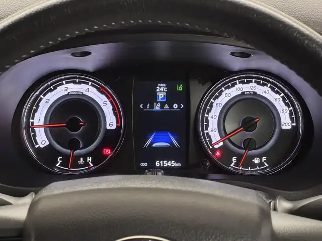 トヨタ ハイラックス Z ブラックラリーエディション 三重県 2019(平31)年 6.2万km スーパーホワイトⅡ ディーゼル・ターボ/パートタイム4WD/MTモード付フロア6AT/純正 7インチナビ NSZT-W68T/（AM/FM/CD/DVD/TV/SD/SDREC/Bluetooth）/バックガイドモニター/ETC2.0/Toyota Safety Sense/●プリクラッシュセーフティ/●レーンディパーチャーアラート/・ダウンヒルアシストコントロール［DAC］/・ヒルスタートアシストコントロール［HAC］/・EBD（電子制動力配分制御）付ABS＆ブレーキアシスト/・VSC＆TRC/・緊急ブレーキシグナル/装備/●【DOP】ユーティリティパッケージB/●ソフトトノカバー/●ベッドライナー/・クルーズコントロール/・オートエアコン/・プッシュスタート/・オートライト/・LEDヘッドランプ/・フロント＆リヤフォグランプ/・ブラックラリーED専用 18inAW（ブラック塗装）＋ホワイトレタータイヤ/・スマートキーx2、リモコンエンジンスターターx1/・純正フロントグリルあり/・保/取