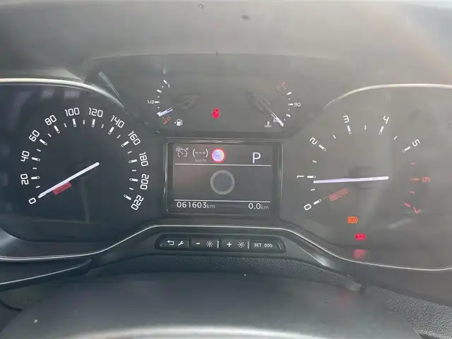 シトロエン ベルランゴ シャイン 高知県 2022(令4)年 6.2万km 白 純正ディスプレイオーディオ/　【ＢＴ／ＣａｒＰｌａｙ／ＤＴＶ】/パノラマガラスルーフ/アクティブセーフティブレーキ/クルーズコントロール/レーンアシスト/インテリジェントハイビーム/ストップ＆スタート/パーキングセンサー/ブラインドスポットモニター/タイヤ空気圧警告/トラクションコントロール