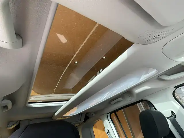 シトロエン ベルランゴ シャイン 高知県 2022(令4)年 6.2万km 白 純正ディスプレイオーディオ/　【ＢＴ／ＣａｒＰｌａｙ／ＤＴＶ】/パノラマガラスルーフ/アクティブセーフティブレーキ/クルーズコントロール/レーンアシスト/インテリジェントハイビーム/ストップ＆スタート/パーキングセンサー/ブラインドスポットモニター/タイヤ空気圧警告/トラクションコントロール