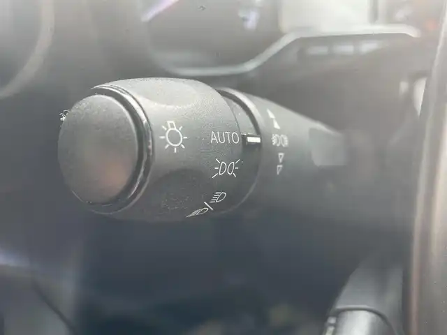 シトロエン ベルランゴ シャイン 高知県 2022(令4)年 6.2万km 白 純正ディスプレイオーディオ/　【ＢＴ／ＣａｒＰｌａｙ／ＤＴＶ】/パノラマガラスルーフ/アクティブセーフティブレーキ/クルーズコントロール/レーンアシスト/インテリジェントハイビーム/ストップ＆スタート/パーキングセンサー/ブラインドスポットモニター/タイヤ空気圧警告/トラクションコントロール