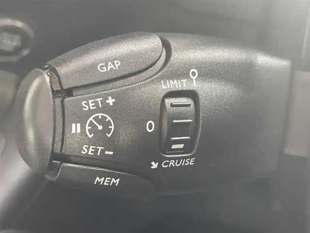 シトロエン ベルランゴ シャイン 高知県 2022(令4)年 6.2万km 白 純正ディスプレイオーディオ/　【ＢＴ／ＣａｒＰｌａｙ／ＤＴＶ】/パノラマガラスルーフ/アクティブセーフティブレーキ/クルーズコントロール/レーンアシスト/インテリジェントハイビーム/ストップ＆スタート/パーキングセンサー/ブラインドスポットモニター/タイヤ空気圧警告/トラクションコントロール