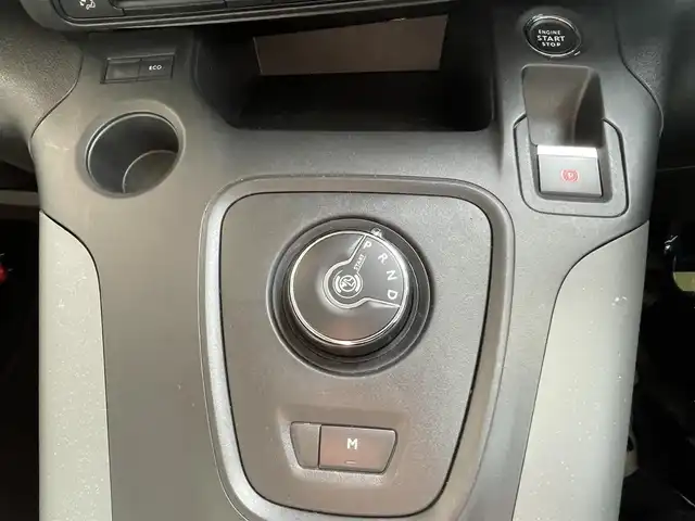 シトロエン ベルランゴ シャイン 高知県 2022(令4)年 6.2万km 白 純正ディスプレイオーディオ/　【ＢＴ／ＣａｒＰｌａｙ／ＤＴＶ】/パノラマガラスルーフ/アクティブセーフティブレーキ/クルーズコントロール/レーンアシスト/インテリジェントハイビーム/ストップ＆スタート/パーキングセンサー/ブラインドスポットモニター/タイヤ空気圧警告/トラクションコントロール