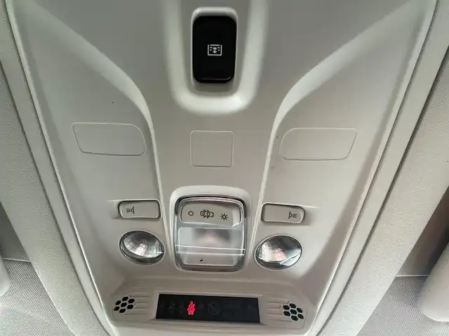 シトロエン ベルランゴ シャイン 高知県 2022(令4)年 6.2万km 白 純正ディスプレイオーディオ/　【ＢＴ／ＣａｒＰｌａｙ／ＤＴＶ】/パノラマガラスルーフ/アクティブセーフティブレーキ/クルーズコントロール/レーンアシスト/インテリジェントハイビーム/ストップ＆スタート/パーキングセンサー/ブラインドスポットモニター/タイヤ空気圧警告/トラクションコントロール