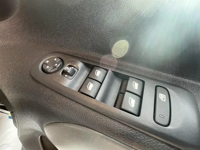 シトロエン ベルランゴ シャイン 高知県 2022(令4)年 6.2万km 白 純正ディスプレイオーディオ/　【ＢＴ／ＣａｒＰｌａｙ／ＤＴＶ】/パノラマガラスルーフ/アクティブセーフティブレーキ/クルーズコントロール/レーンアシスト/インテリジェントハイビーム/ストップ＆スタート/パーキングセンサー/ブラインドスポットモニター/タイヤ空気圧警告/トラクションコントロール