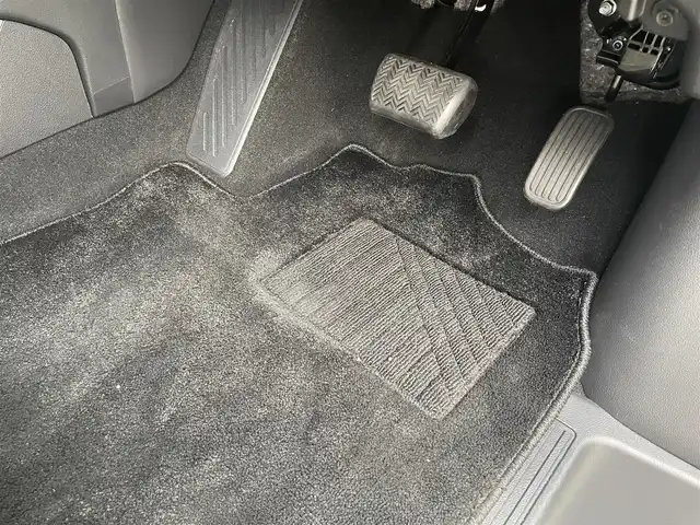 トヨタ グランエース プレミアム 大阪府 2024(令6)年 0.5万km ホワイトパールクリスタルシャイン ワンオーナー/純正ナビ/BT/USB/フルセグTV/360度カメラ/純正フリップダウンモニター/前後室内ドライブレコーダー(TZ-DR301)/ベージュレザーシート/前席パワーシート/２列目電動リクライニング/全席シートヒーター/オットマン/後席ロールサンシェード/両側パワースライドドア/追従機能付きクルーズコントロール/レーンキープアシスト/ブラインドスポットモニター/前後コーナーセンサー/LEDヘッドライト/フロントフォグ/オートハイビーム/ヘッドライトウォッシャー/純正フロアマット/純正17インチAW/スペアキー/ETC2.0