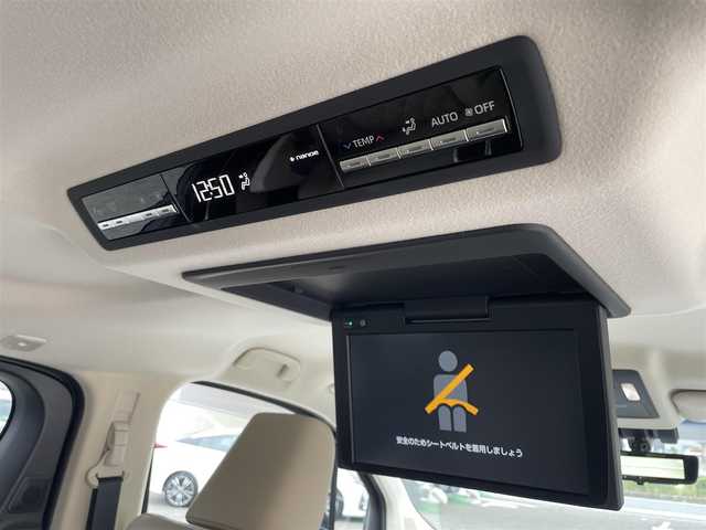 トヨタ グランエース プレミアム 大阪府 2024(令6)年 0.5万km ホワイトパールクリスタルシャイン ワンオーナー/純正ナビ/BT/USB/フルセグTV/360度カメラ/純正フリップダウンモニター/前後室内ドライブレコーダー(TZ-DR301)/ベージュレザーシート/前席パワーシート/２列目電動リクライニング/全席シートヒーター/オットマン/後席ロールサンシェード/両側パワースライドドア/追従機能付きクルーズコントロール/レーンキープアシスト/ブラインドスポットモニター/前後コーナーセンサー/LEDヘッドライト/フロントフォグ/オートハイビーム/ヘッドライトウォッシャー/純正フロアマット/純正17インチAW/スペアキー/ETC2.0