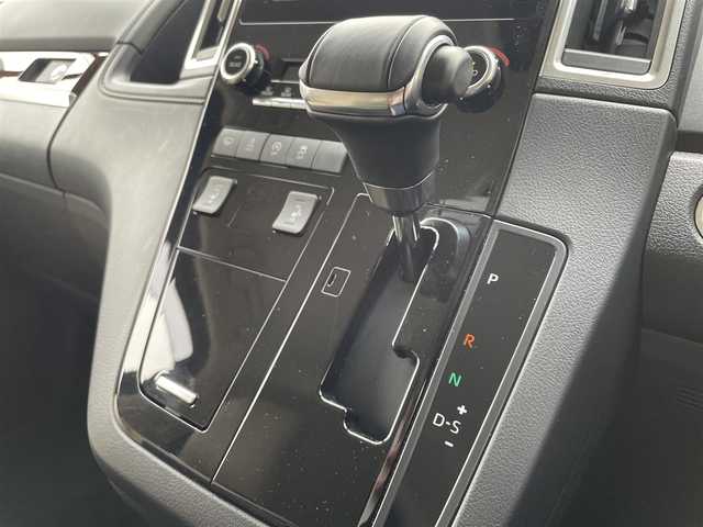 トヨタ グランエース プレミアム 大阪府 2024(令6)年 0.5万km ホワイトパールクリスタルシャイン ワンオーナー/純正ナビ/BT/USB/フルセグTV/360度カメラ/純正フリップダウンモニター/前後室内ドライブレコーダー(TZ-DR301)/ベージュレザーシート/前席パワーシート/２列目電動リクライニング/全席シートヒーター/オットマン/後席ロールサンシェード/両側パワースライドドア/追従機能付きクルーズコントロール/レーンキープアシスト/ブラインドスポットモニター/前後コーナーセンサー/LEDヘッドライト/フロントフォグ/オートハイビーム/ヘッドライトウォッシャー/純正フロアマット/純正17インチAW/スペアキー/ETC2.0