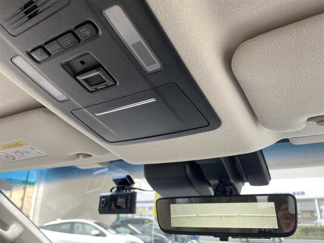 トヨタ グランエース プレミアム 大阪府 2024(令6)年 0.5万km ホワイトパールクリスタルシャイン ワンオーナー/純正ナビ/BT/USB/フルセグTV/360度カメラ/純正フリップダウンモニター/前後室内ドライブレコーダー(TZ-DR301)/ベージュレザーシート/前席パワーシート/２列目電動リクライニング/全席シートヒーター/オットマン/後席ロールサンシェード/両側パワースライドドア/追従機能付きクルーズコントロール/レーンキープアシスト/ブラインドスポットモニター/前後コーナーセンサー/LEDヘッドライト/フロントフォグ/オートハイビーム/ヘッドライトウォッシャー/純正フロアマット/純正17インチAW/スペアキー/ETC2.0