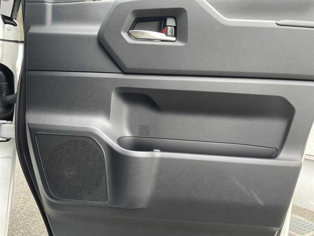 トヨタ グランエース プレミアム 大阪府 2024(令6)年 0.5万km ホワイトパールクリスタルシャイン ワンオーナー/純正ナビ/BT/USB/フルセグTV/360度カメラ/純正フリップダウンモニター/前後室内ドライブレコーダー(TZ-DR301)/ベージュレザーシート/前席パワーシート/２列目電動リクライニング/全席シートヒーター/オットマン/後席ロールサンシェード/両側パワースライドドア/追従機能付きクルーズコントロール/レーンキープアシスト/ブラインドスポットモニター/前後コーナーセンサー/LEDヘッドライト/フロントフォグ/オートハイビーム/ヘッドライトウォッシャー/純正フロアマット/純正17インチAW/スペアキー/ETC2.0