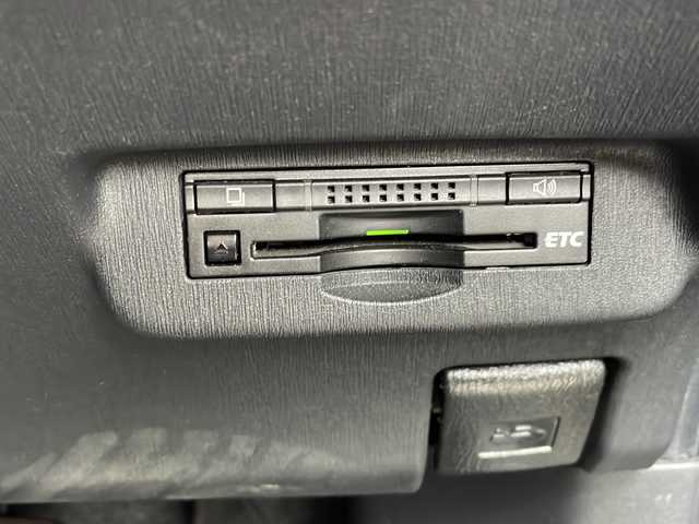 トヨタ プリウス G ツーリングセレ レザーパック 福井県 2013(平25)年 9.5万km ブラック (株)IDOMが運営する【じしゃロン福井店】の自社ローン対象車両になります。こちらは現金またはオートローンご利用時の価格です。自社ローンご希望の方は別途その旨お申付け下さい/純正ナビ（BT接続可・HDMI）/フルセグテレビ/バックカメラ/プリクラッシュセーフティ/レーダークルーズコントロール/ビルトインETC/パワーシート（D席・N席）/シートヒーター（D席・N席）/LEDヘッドライト