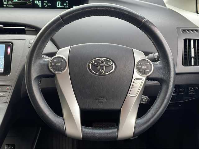 トヨタ プリウス G ツーリングセレ レザーパック 福井県 2013(平25)年 9.5万km ブラック (株)IDOMが運営する【じしゃロン福井店】の自社ローン対象車両になります。こちらは現金またはオートローンご利用時の価格です。自社ローンご希望の方は別途その旨お申付け下さい/純正ナビ（BT接続可・HDMI）/フルセグテレビ/バックカメラ/プリクラッシュセーフティ/レーダークルーズコントロール/ビルトインETC/パワーシート（D席・N席）/シートヒーター（D席・N席）/LEDヘッドライト