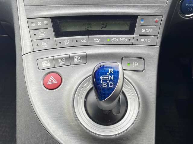 トヨタ プリウス G ツーリングセレ レザーパック 福井県 2013(平25)年 9.5万km ブラック (株)IDOMが運営する【じしゃロン福井店】の自社ローン対象車両になります。こちらは現金またはオートローンご利用時の価格です。自社ローンご希望の方は別途その旨お申付け下さい/純正ナビ（BT接続可・HDMI）/フルセグテレビ/バックカメラ/プリクラッシュセーフティ/レーダークルーズコントロール/ビルトインETC/パワーシート（D席・N席）/シートヒーター（D席・N席）/LEDヘッドライト