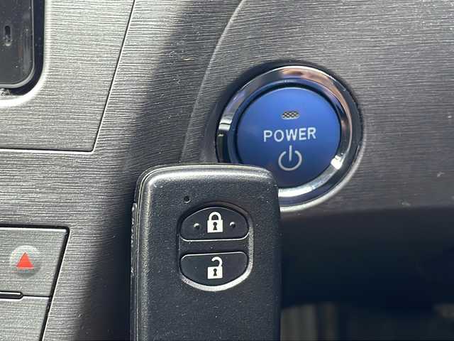 トヨタ プリウス G ツーリングセレ レザーパック 福井県 2013(平25)年 9.5万km ブラック (株)IDOMが運営する【じしゃロン福井店】の自社ローン対象車両になります。こちらは現金またはオートローンご利用時の価格です。自社ローンご希望の方は別途その旨お申付け下さい/純正ナビ（BT接続可・HDMI）/フルセグテレビ/バックカメラ/プリクラッシュセーフティ/レーダークルーズコントロール/ビルトインETC/パワーシート（D席・N席）/シートヒーター（D席・N席）/LEDヘッドライト