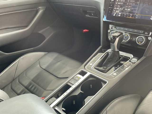 フォルクスワーゲン アルテオン TSI 4モーション エレガンス 神奈川県 2019(平31)年 3.6万km オリックスホワイトパールエフェクト サンルーフ/Dynaudioスピーカー/純正ナビ/（CD/DVD/FM/AM/SD/USB/AUX/BT/フルセグTV)/Android Auto/Apple Car Play/Mirror Link/全方位カメラ/前後ドライブレコーダー/ETC2.0/パドルシフト/アダプティブクルーズコントロール/純正ハンガー/電動リアゲート/電動パーキングブレーキ/ブラインドスポットモニター/前後コーナーセンサー/プリクラッシュ/レーンキープアシスト/D/N席パワーシート（D席メモリシート/全席シートヒーター/革シート/ステアリングヒーター/純正フロアマット/純正アルミホイール/ISOFIX/スペアキー×１/保証書/取扱説明書