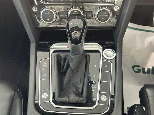 フォルクスワーゲン アルテオン TSI 4モーション エレガンス 神奈川県 2019(平31)年 3.6万km オリックスホワイトパールエフェクト サンルーフ/Dynaudioスピーカー/純正ナビ/（CD/DVD/FM/AM/SD/USB/AUX/BT/フルセグTV)/Android Auto/Apple Car Play/Mirror Link/全方位カメラ/前後ドライブレコーダー/ETC2.0/パドルシフト/アダプティブクルーズコントロール/純正ハンガー/電動リアゲート/電動パーキングブレーキ/ブラインドスポットモニター/前後コーナーセンサー/プリクラッシュ/レーンキープアシスト/D/N席パワーシート（D席メモリシート/全席シートヒーター/革シート/ステアリングヒーター/純正フロアマット/純正アルミホイール/ISOFIX/スペアキー×１/保証書/取扱説明書