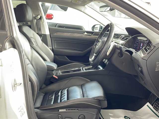 フォルクスワーゲン アルテオン TSI 4モーション エレガンス 神奈川県 2019(平31)年 3.6万km オリックスホワイトパールエフェクト サンルーフ/Dynaudioスピーカー/純正ナビ/（CD/DVD/FM/AM/SD/USB/AUX/BT/フルセグTV)/Android Auto/Apple Car Play/Mirror Link/全方位カメラ/前後ドライブレコーダー/ETC2.0/パドルシフト/アダプティブクルーズコントロール/純正ハンガー/電動リアゲート/電動パーキングブレーキ/ブラインドスポットモニター/前後コーナーセンサー/プリクラッシュ/レーンキープアシスト/D/N席パワーシート（D席メモリシート/全席シートヒーター/革シート/ステアリングヒーター/純正フロアマット/純正アルミホイール/ISOFIX/スペアキー×１/保証書/取扱説明書